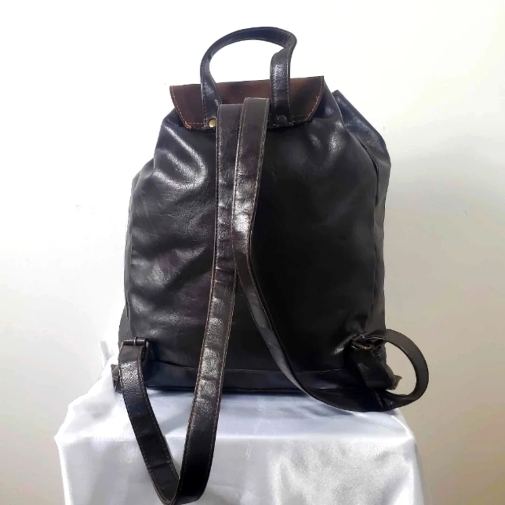 Vintage Leather Unisex Backpack - Picture 2 of 11